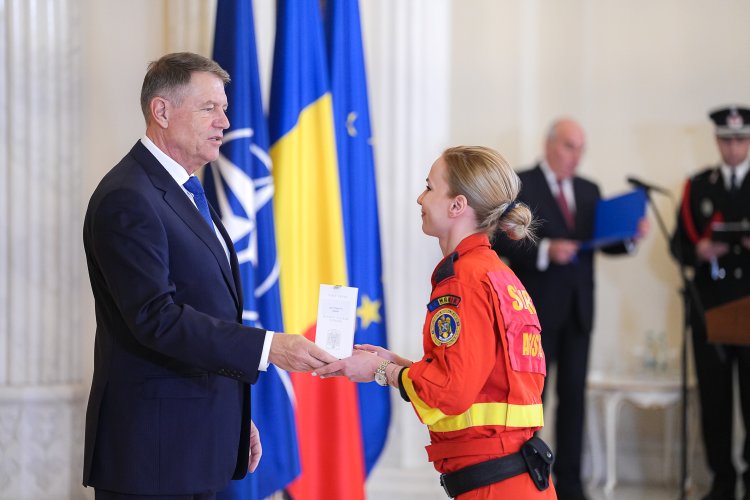 Iohannis, către salvatorii români trimişi în Turcia: Sunteţi veritabile modele de solidaritate, altruism şi empatie