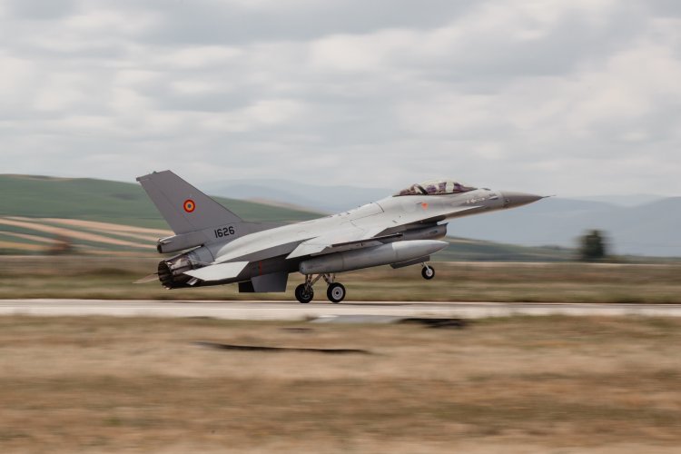 Trei avioane F-16 cumpărate de România din Norvegia au sosit la Câmpia Turzii