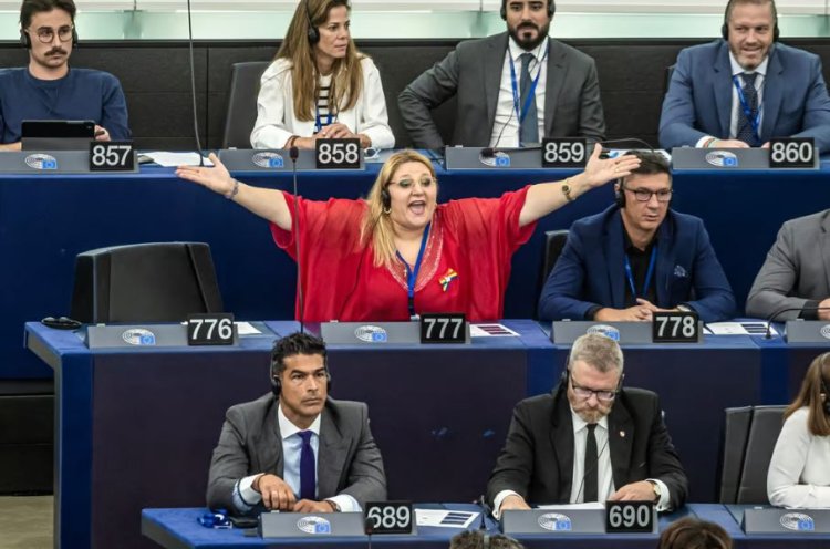 Diana Şoşoacă, scoasă cu forța din plenul Parlamentului European